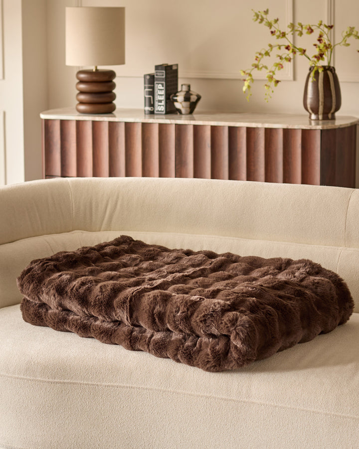 Nova chocolate large throw