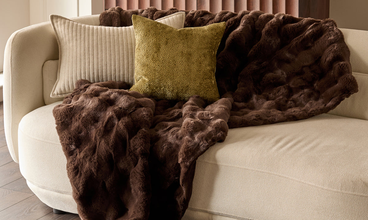 Nova chocolate large throw