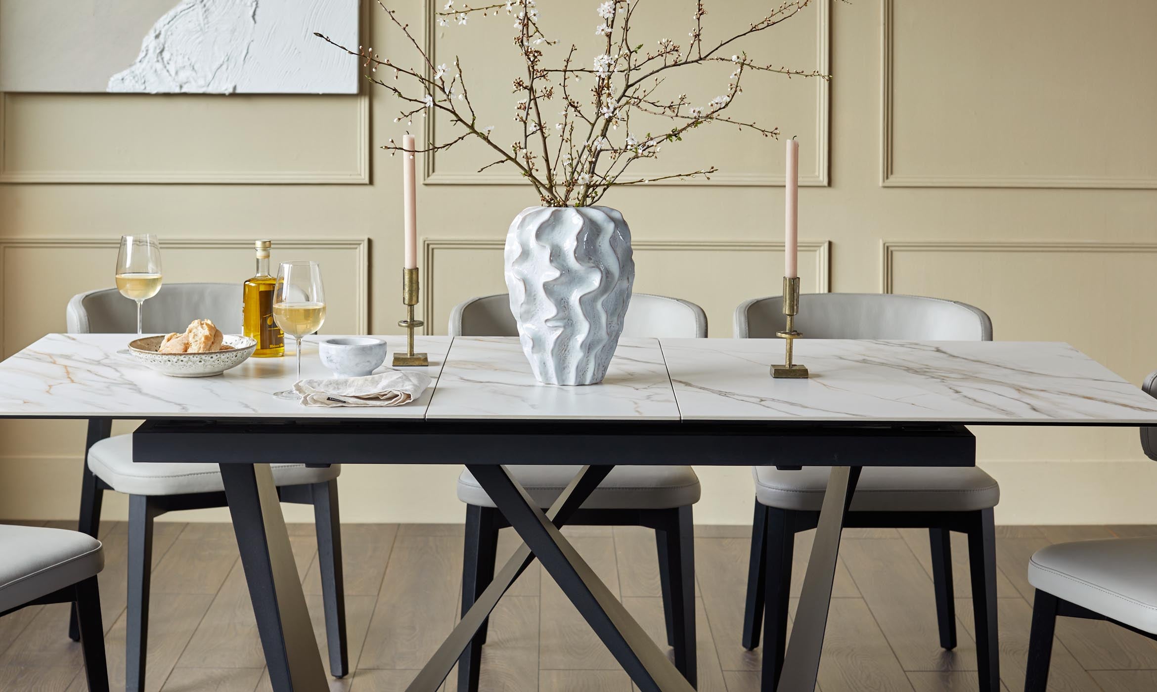 Space-Saving Dining Solutions: Our Guide to Choosing the Perfect Dining Table