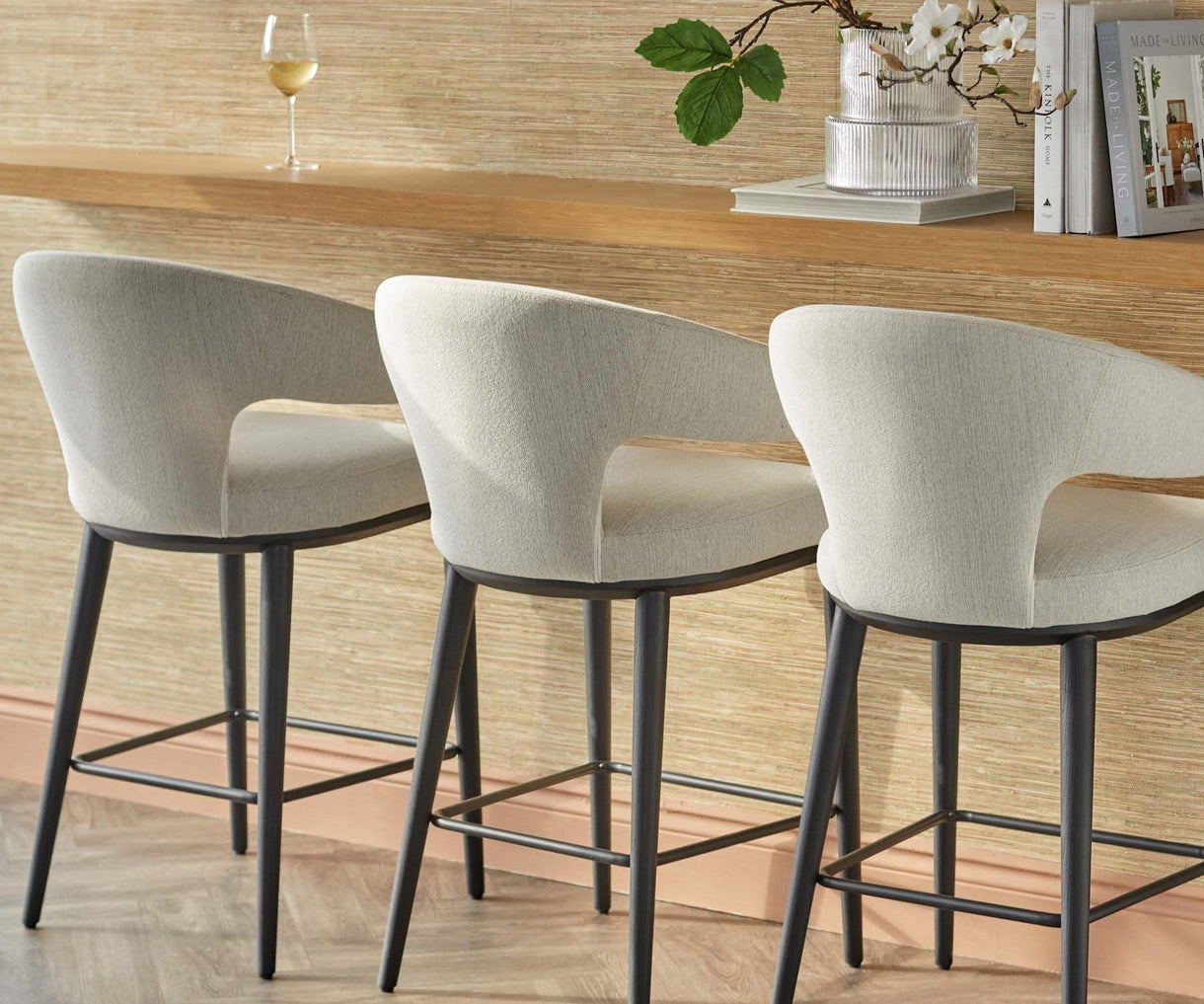 White Bar Stools – Get the Cool and Contemporary Look