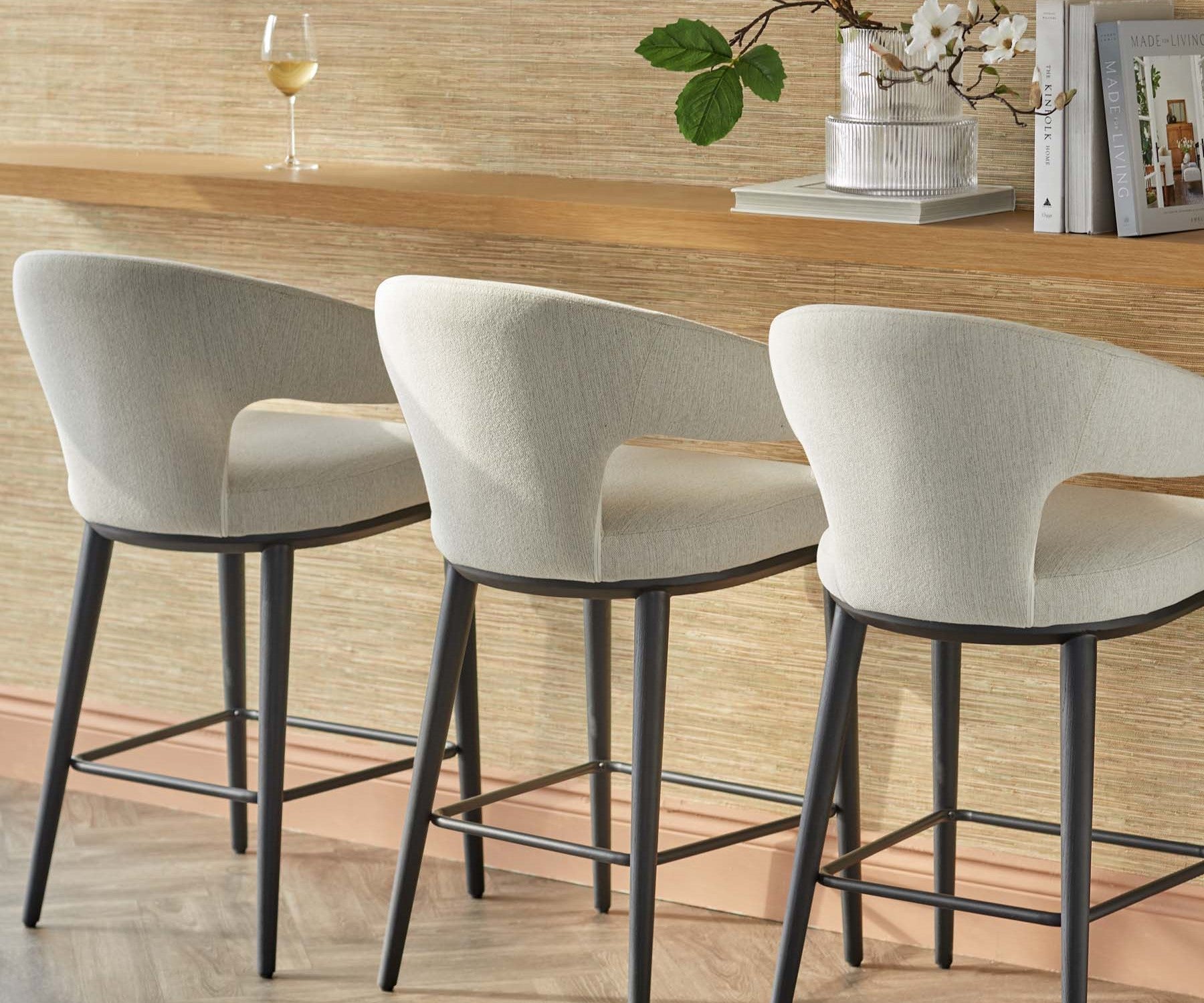 White Bar Stools – Get the Cool and Contemporary Look