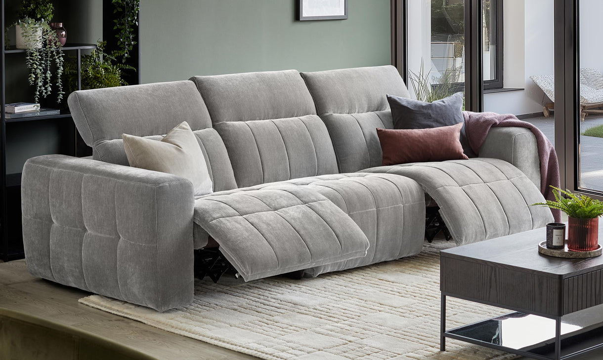 Modern Sofas: Style Tips and Décor Essentials
