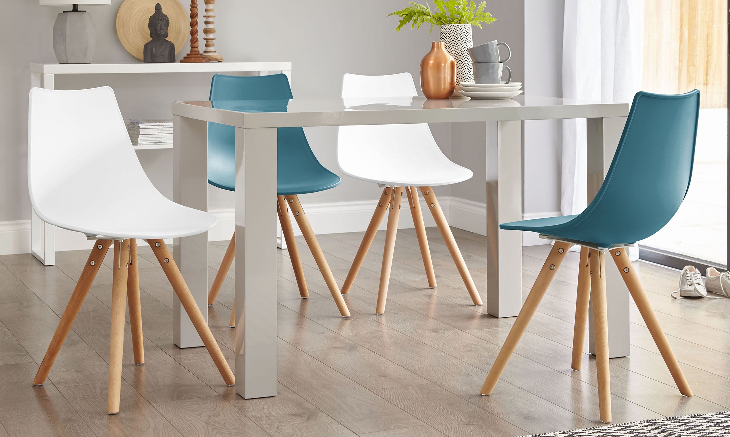 Our Top 5 Coloured Plastic Dining Chairs