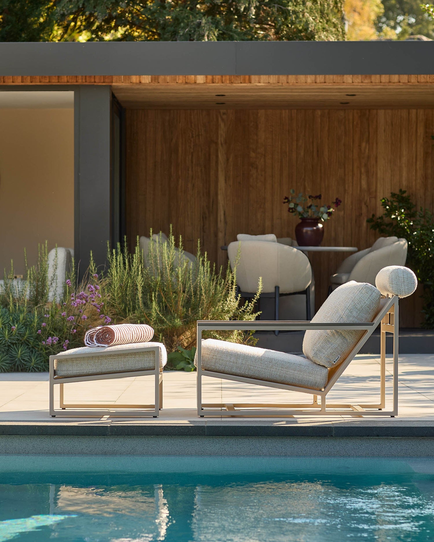 outdoor-loungers