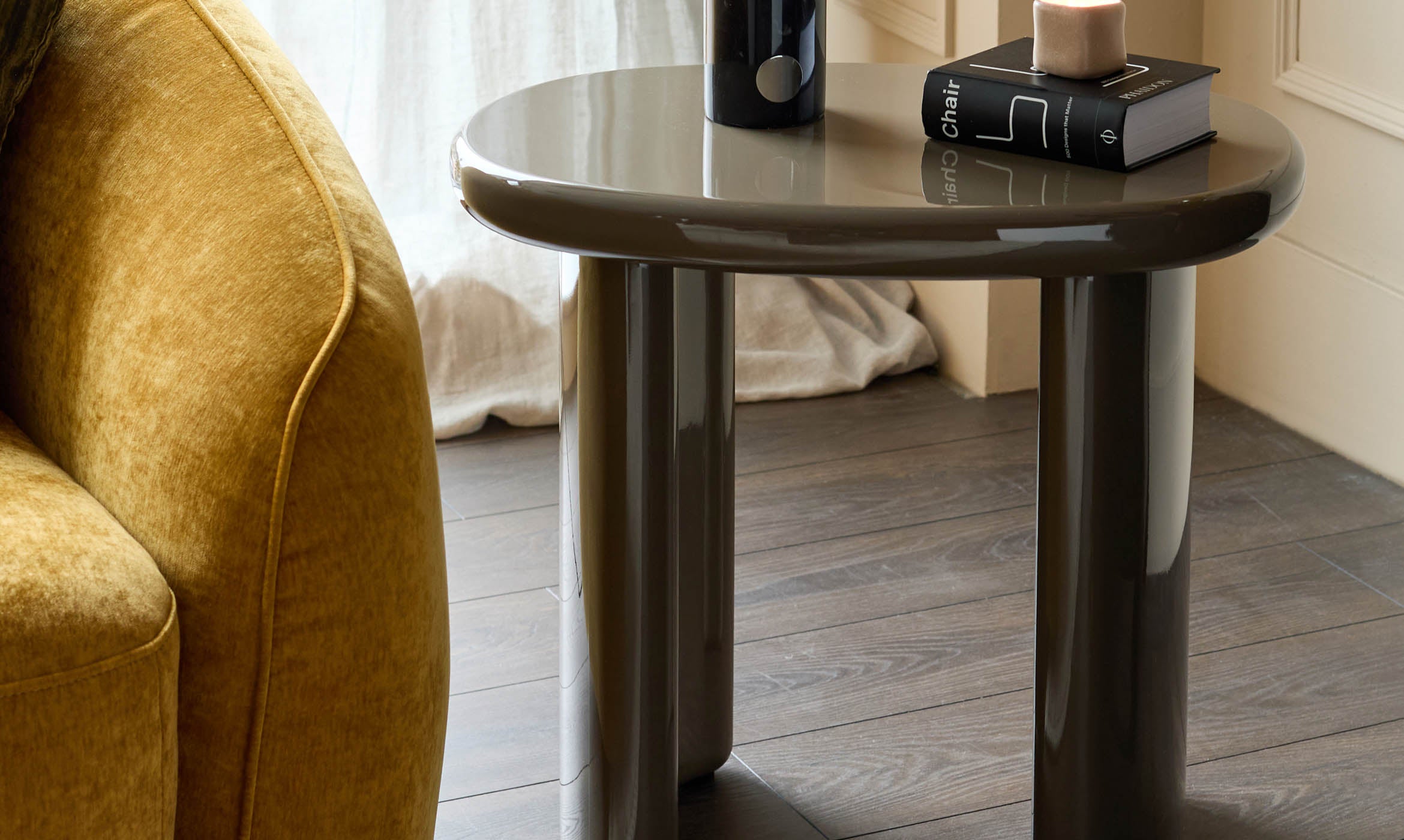 Carmela olive green gloss side table