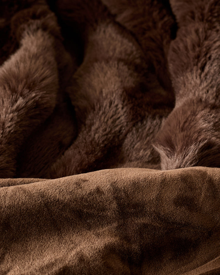 Nova chocolate large throw