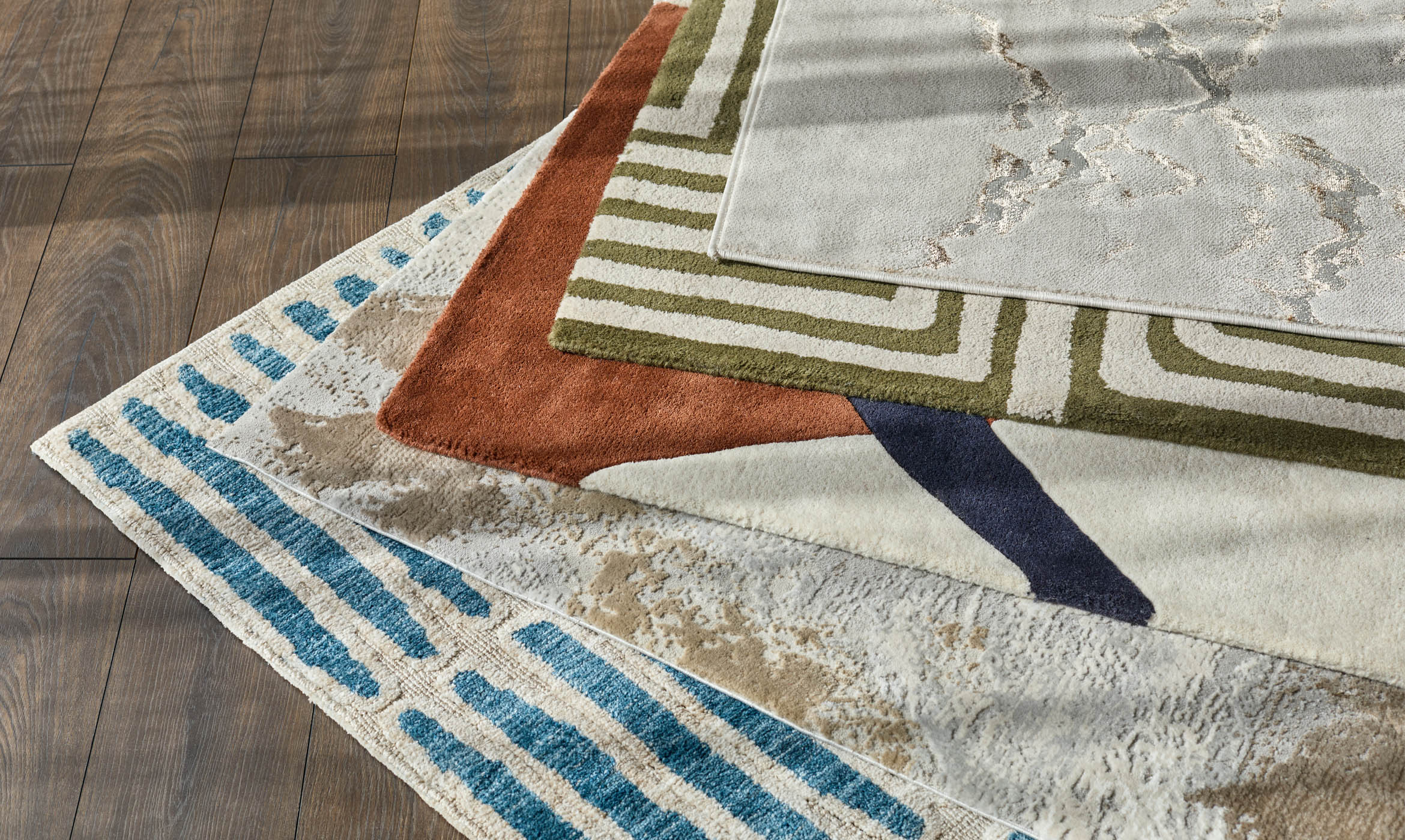 Perla soft silver textured extra large rug