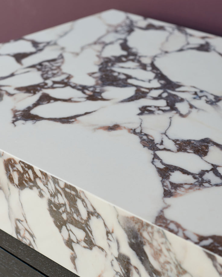 Russo sideboard in Calacatta white marble with dark veining, shown at an angled close-up of the top surface.