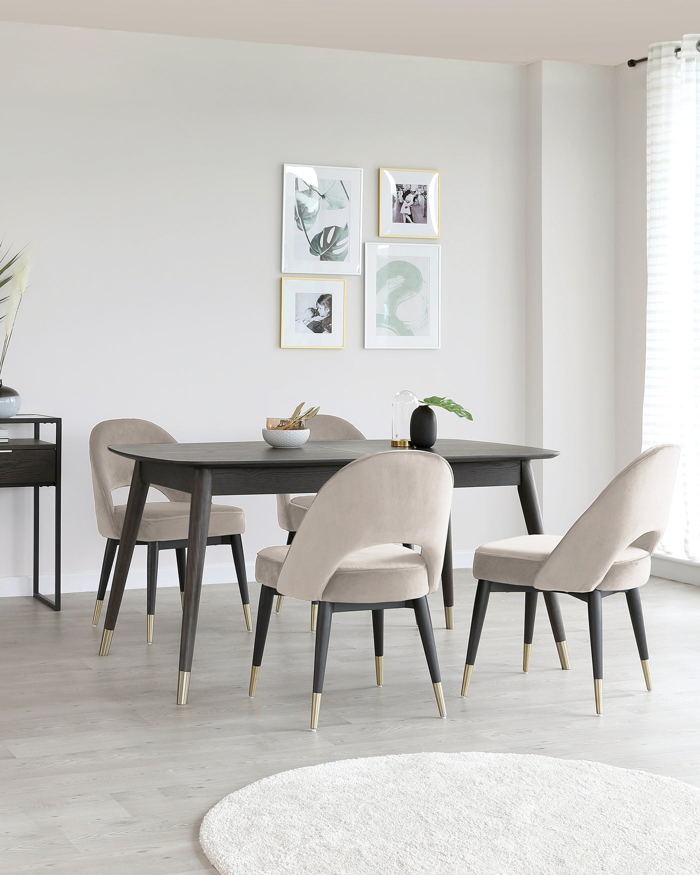 Clover Extending Dining Set With Champagne Velvet Chairs