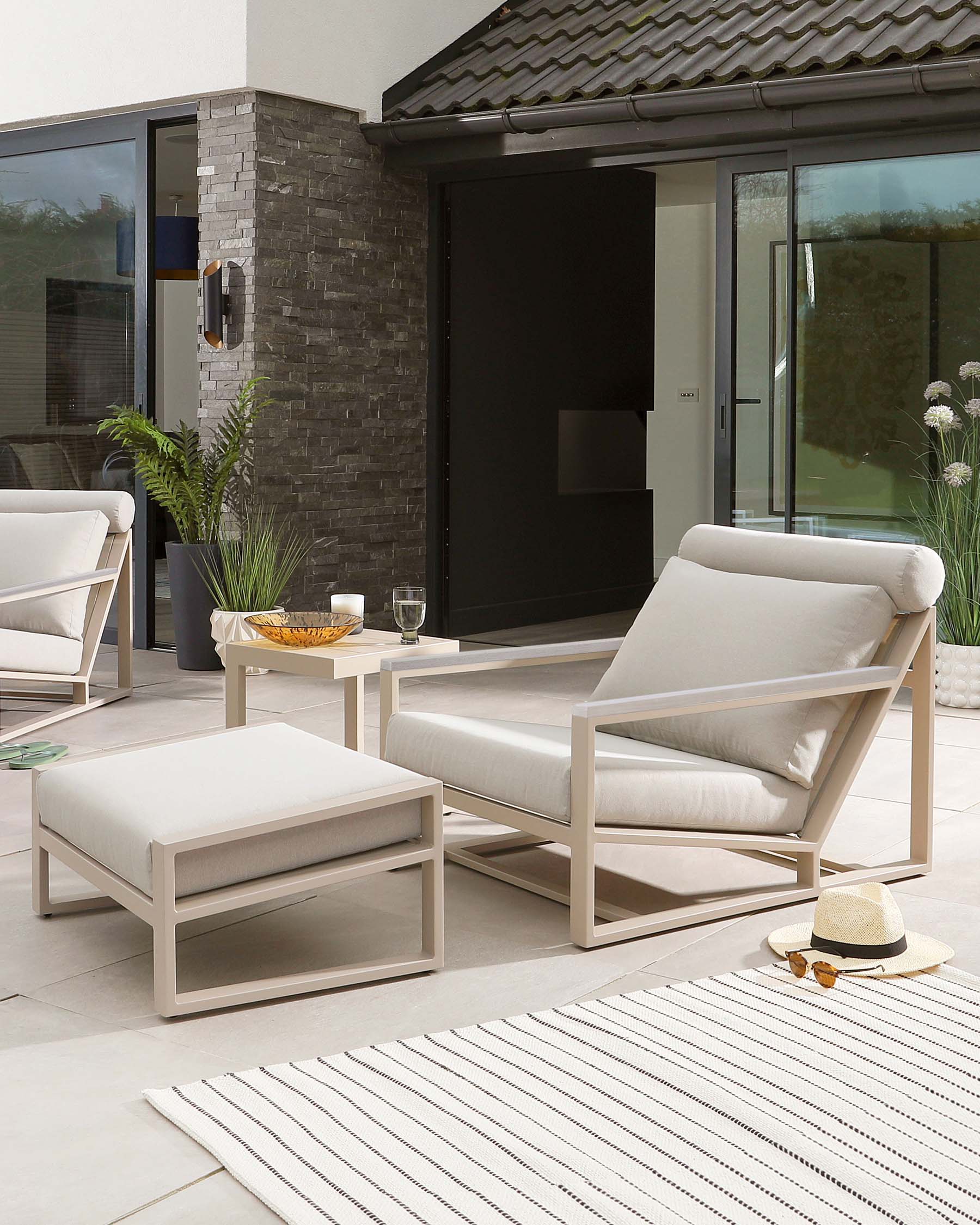 Verano Natural Lounger Twin Set With Lago Side Table
