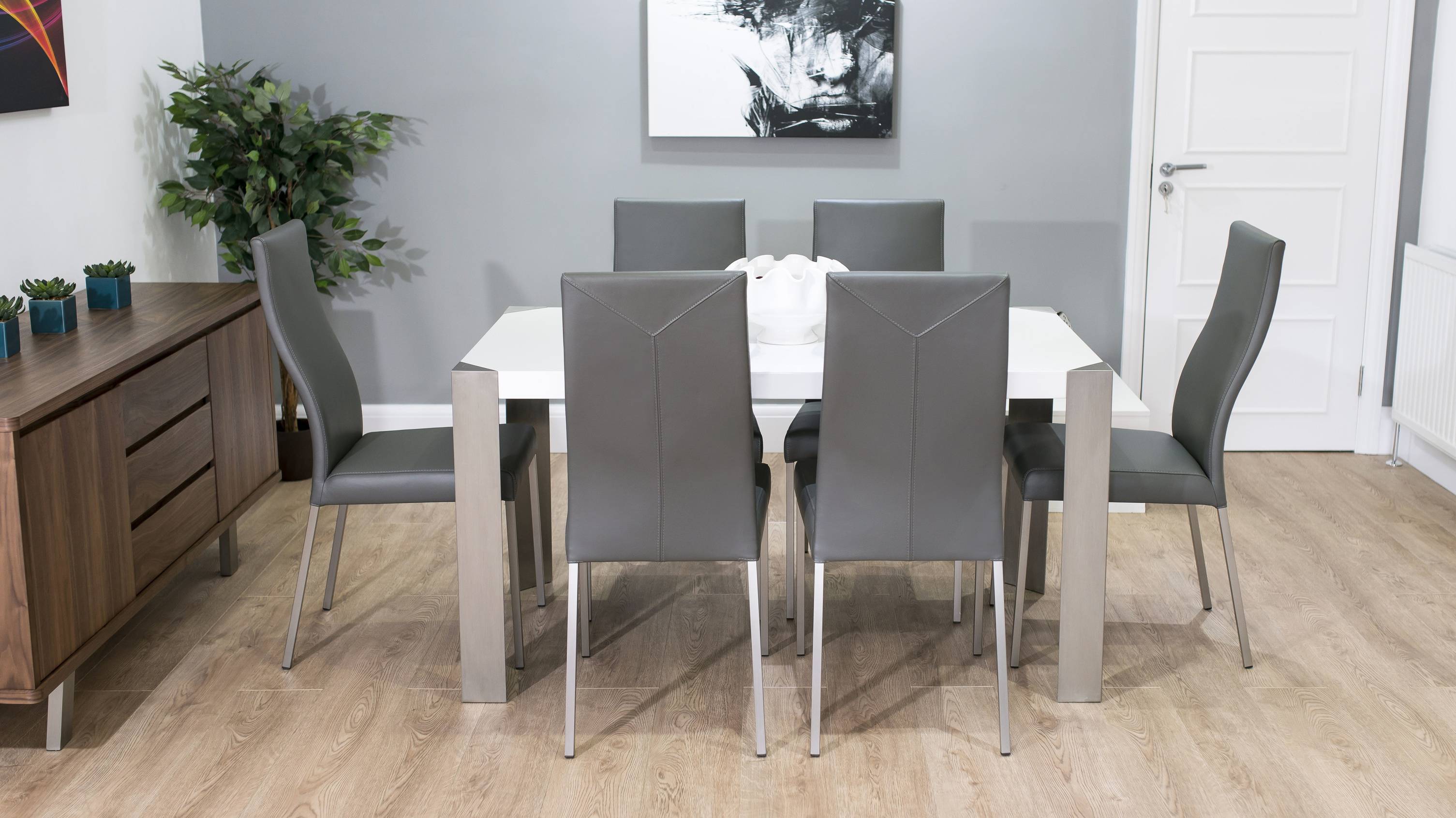 4-6 Seater Glossy Table and Grey Dining Chairs