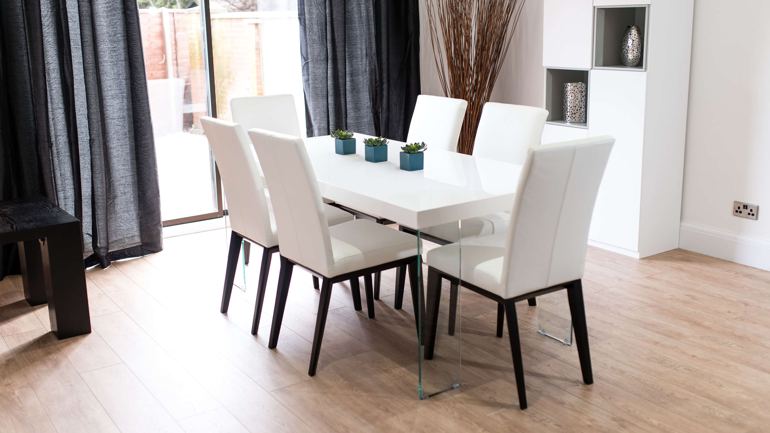 Stylish 6 Seater White Gloss and Real Leather Dining Chairs