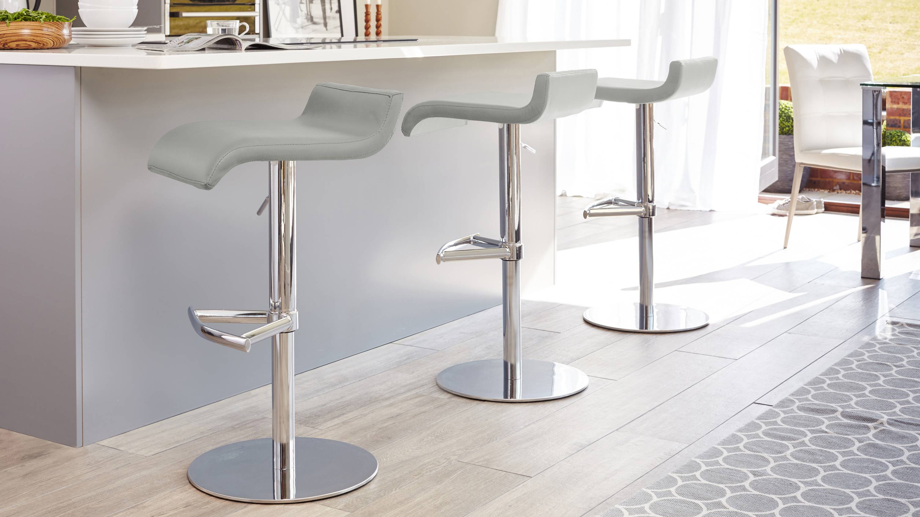 Modern Curved Faux Leather Bar Stool