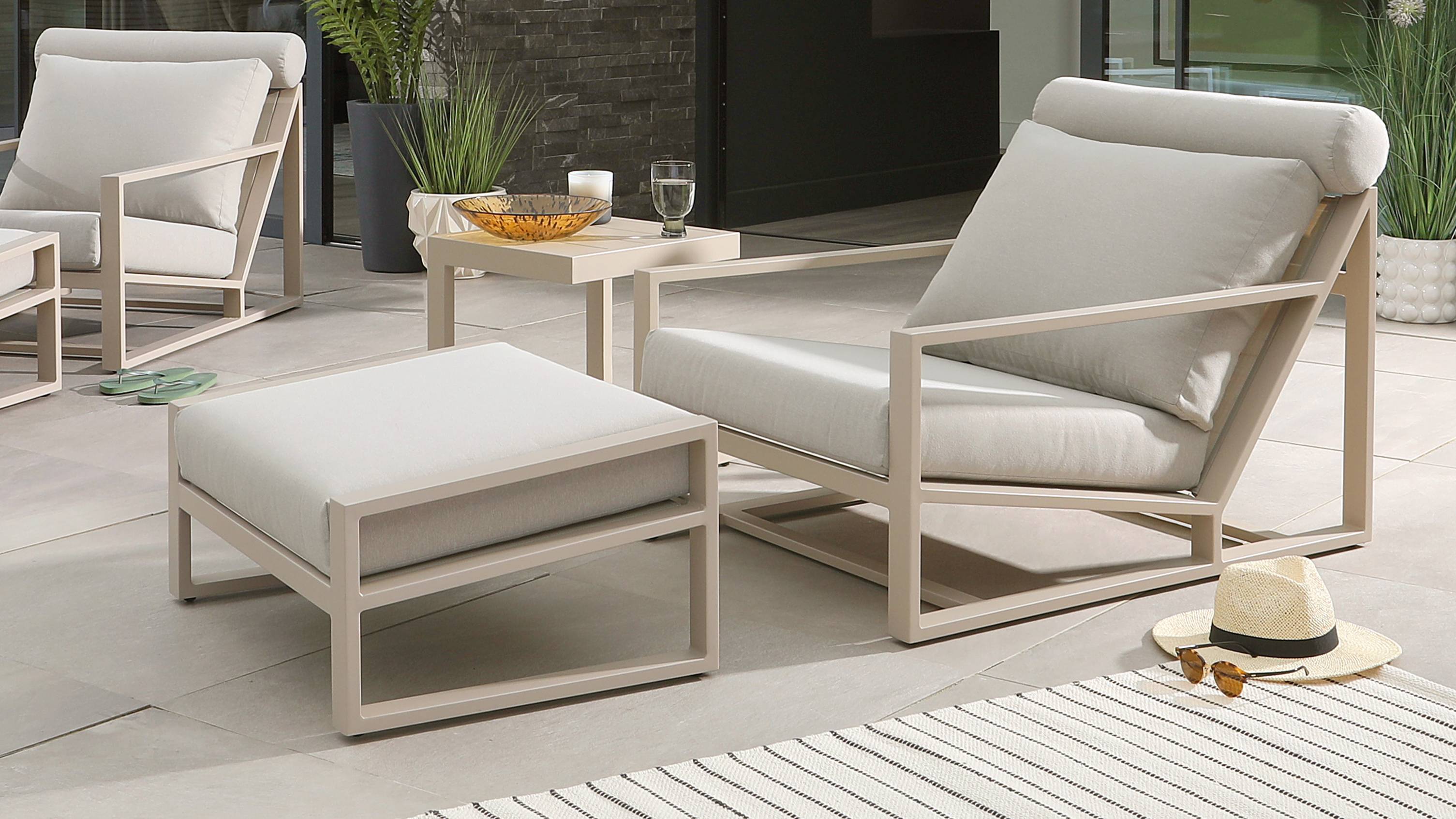 Verano Natural Garden Lounge Chair and Footstool